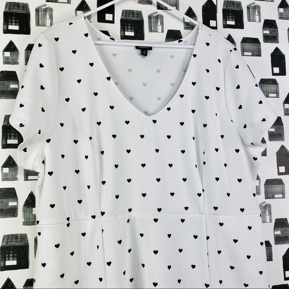 Torrid | Black & White Heart Print Midi Dress - Picture 2 of 7